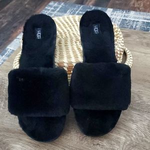 UGG Slippers (Black)